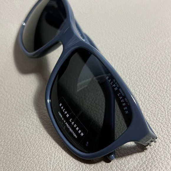 RALPH LAUREN SUNGLASSES GREY